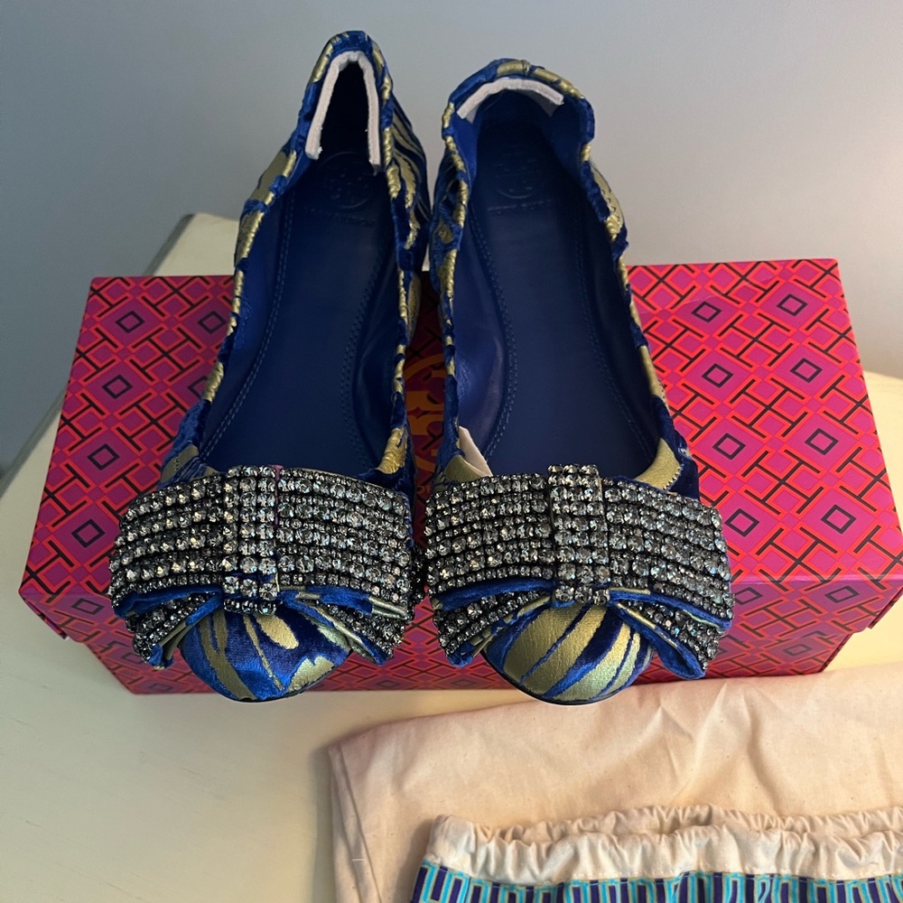 Tory Burch viola velvet embellished flats!